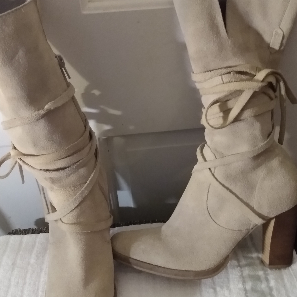 Boots - Picture 2 of 4